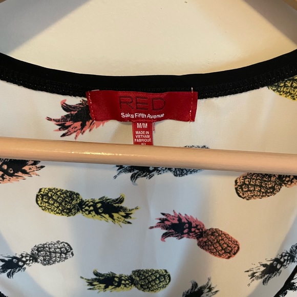 ✨ “Red” Sax Fifth Avenue” Pineapple print 🍍sleeveless tank - Picture 3 of 6